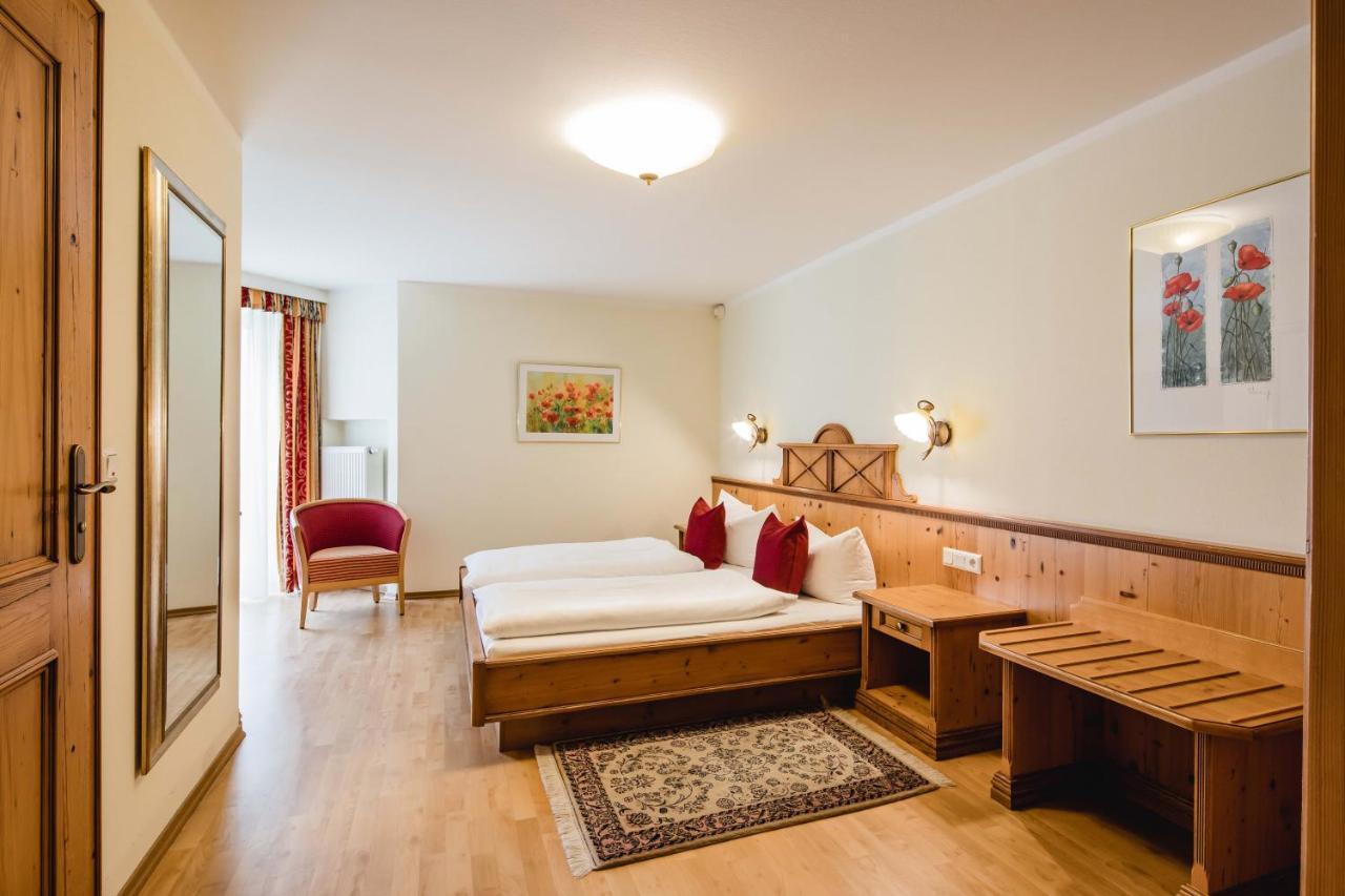Hotel Bayrischer Loewe Osterhofen Buitenkant foto