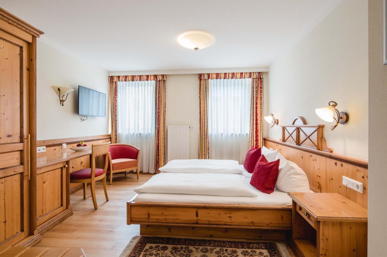 Hotel Bayrischer Loewe Osterhofen Buitenkant foto