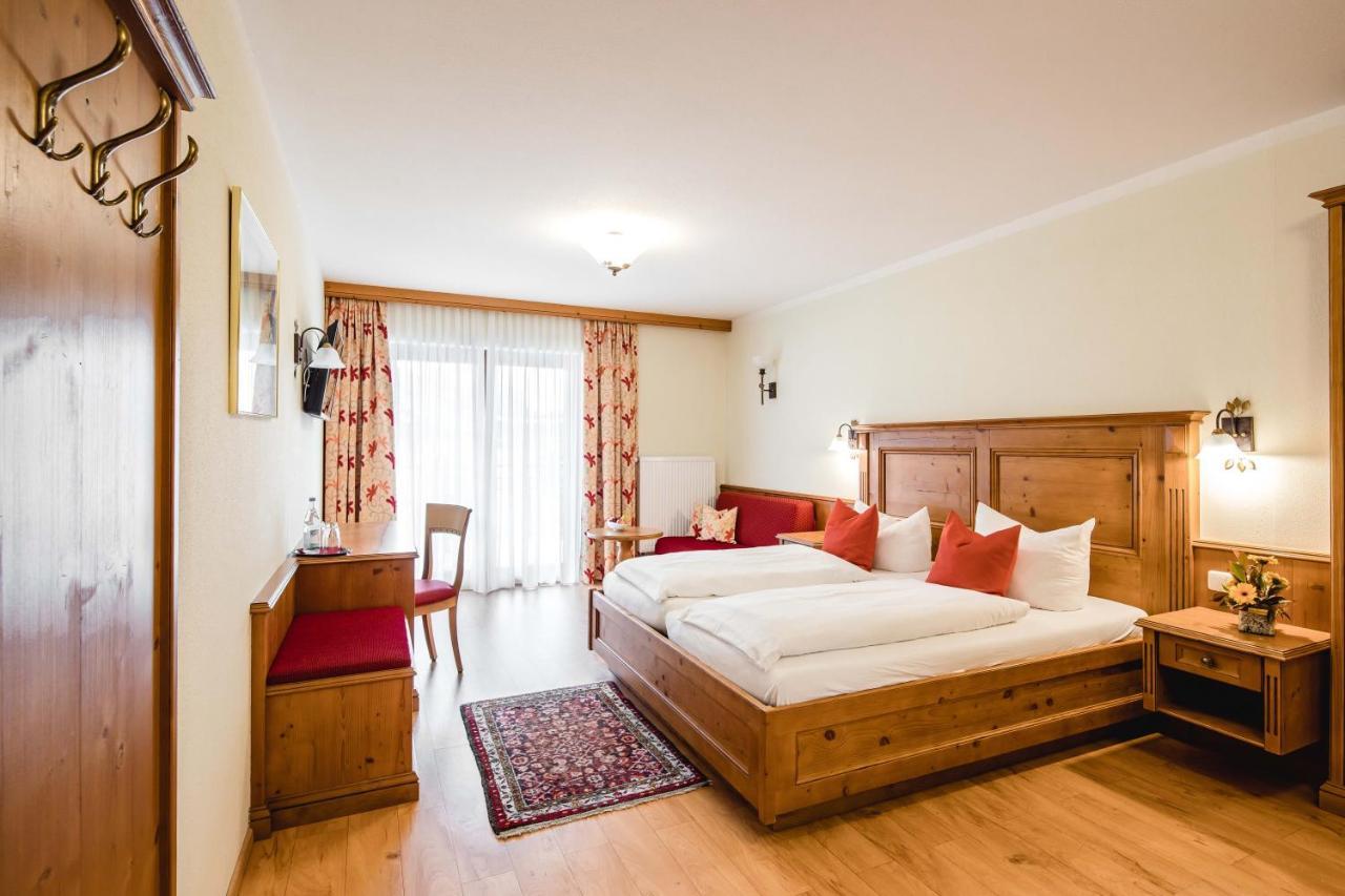 Hotel Bayrischer Loewe Osterhofen Buitenkant foto