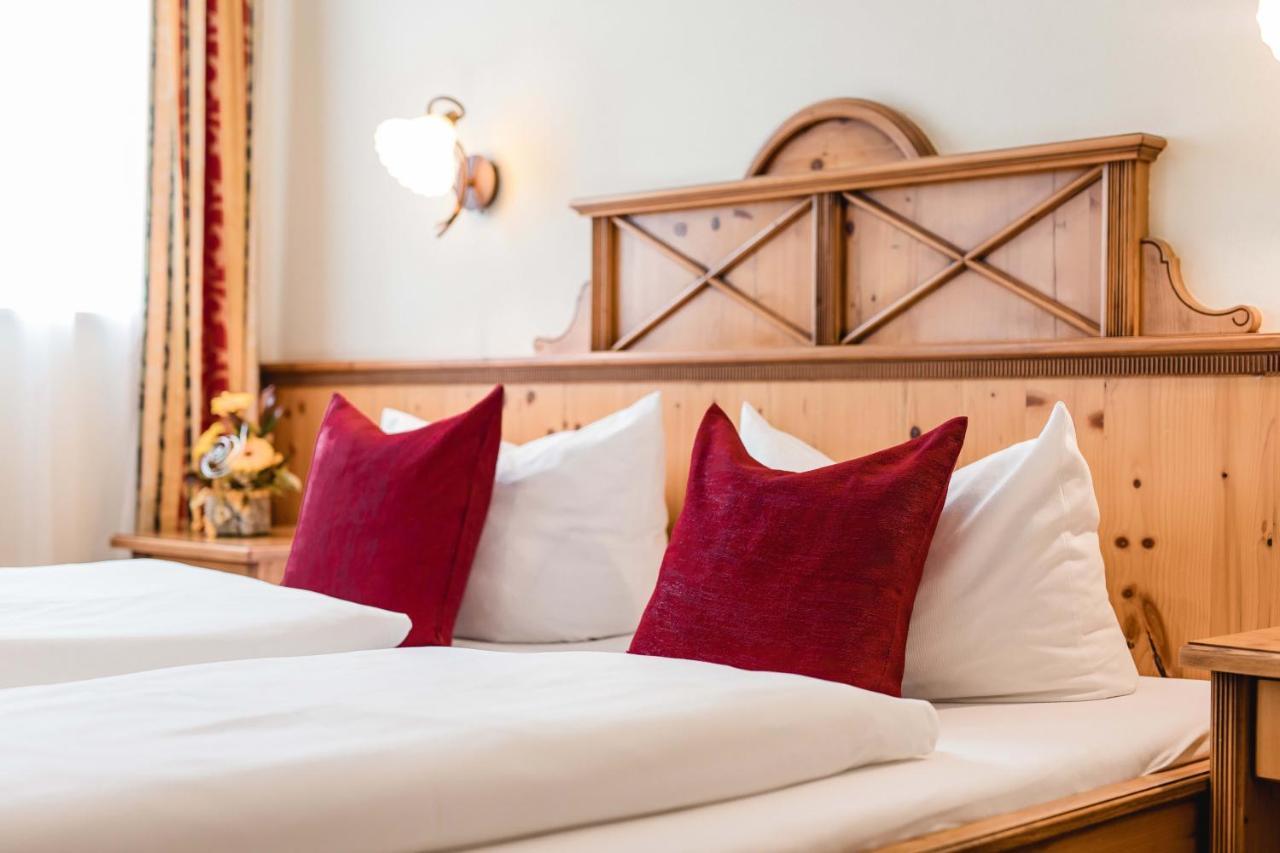 Hotel Bayrischer Loewe Osterhofen Buitenkant foto