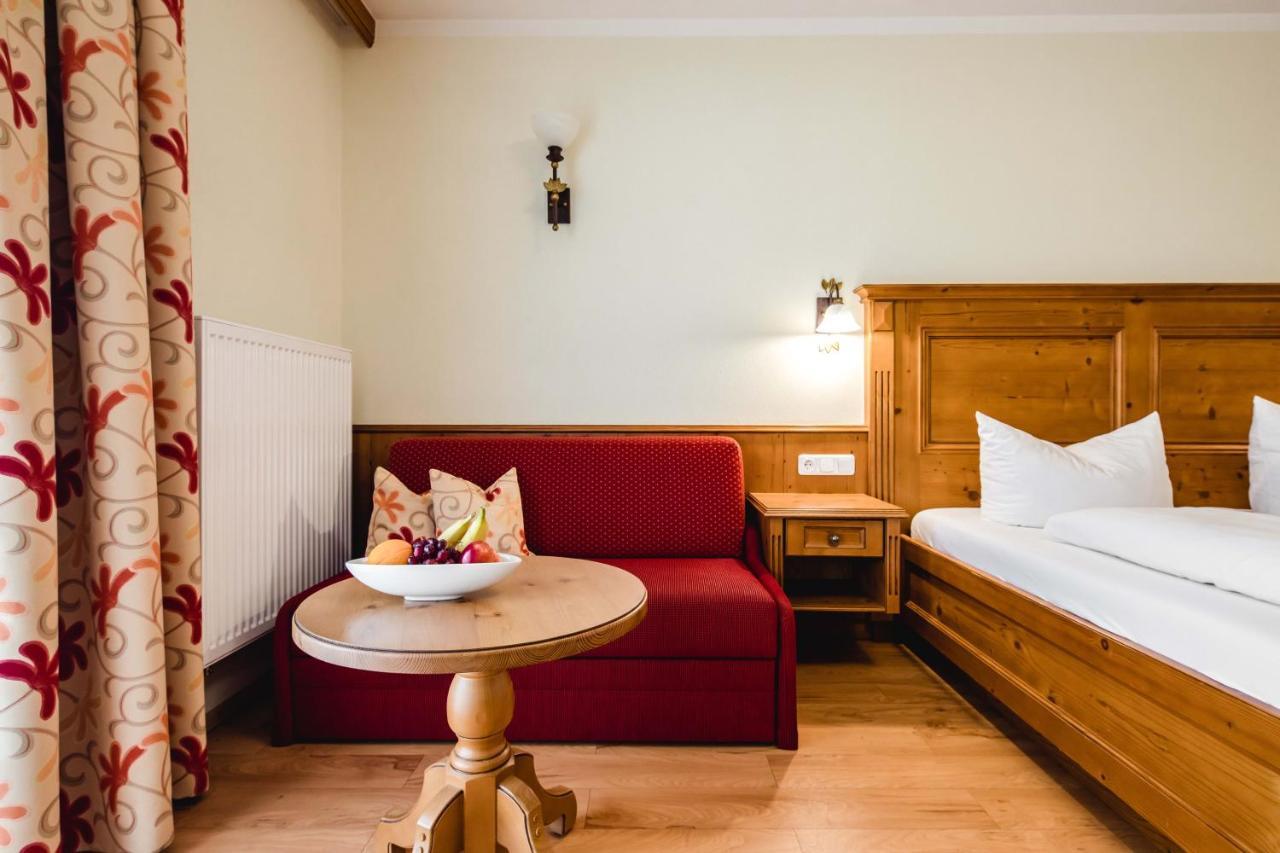 Hotel Bayrischer Loewe Osterhofen Buitenkant foto