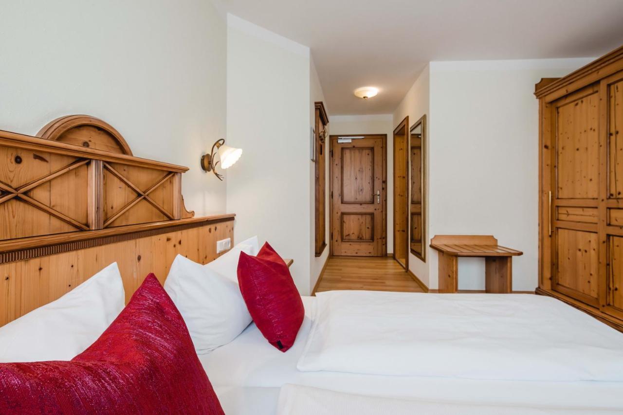 Hotel Bayrischer Loewe Osterhofen Buitenkant foto