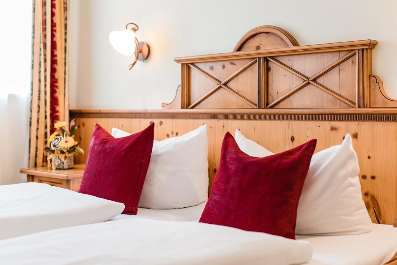 Hotel Bayrischer Loewe Osterhofen Buitenkant foto