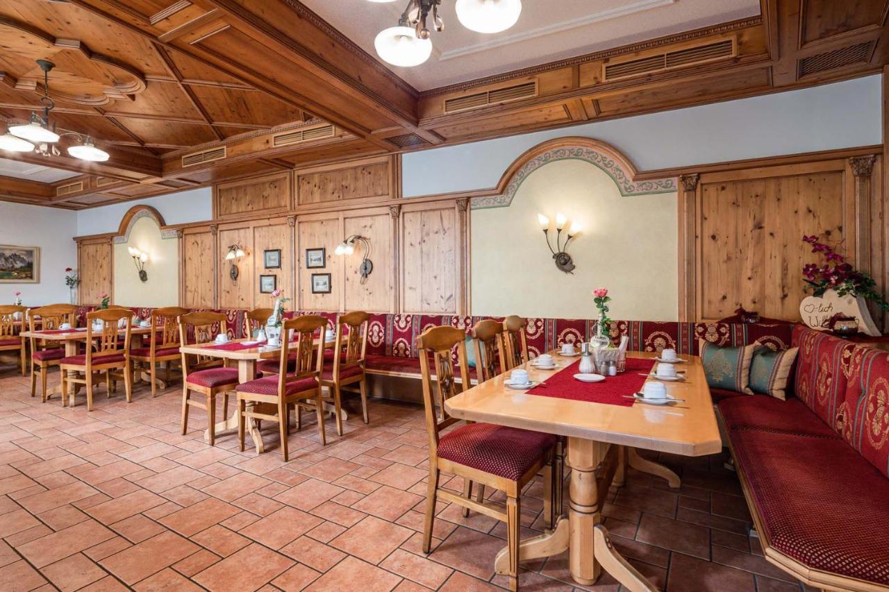 Hotel Bayrischer Loewe Osterhofen Buitenkant foto