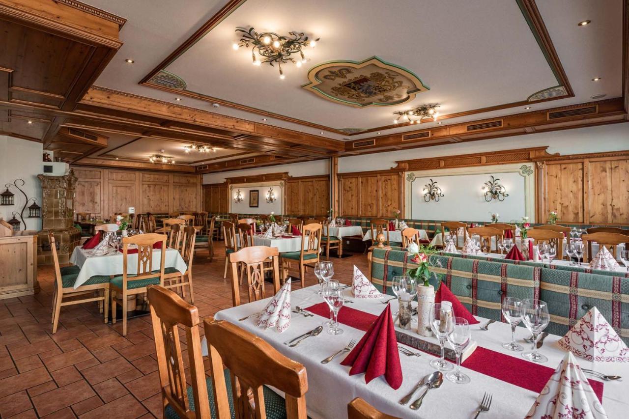 Hotel Bayrischer Loewe Osterhofen Buitenkant foto