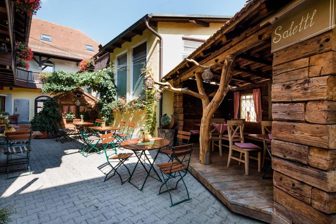 Hotel Bayrischer Loewe Osterhofen Buitenkant foto