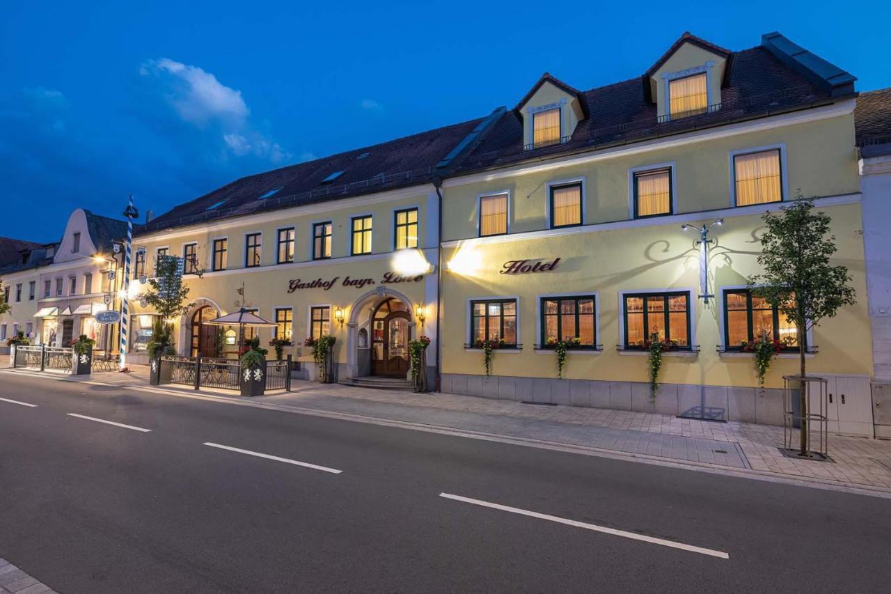 Hotel Bayrischer Loewe Osterhofen Buitenkant foto