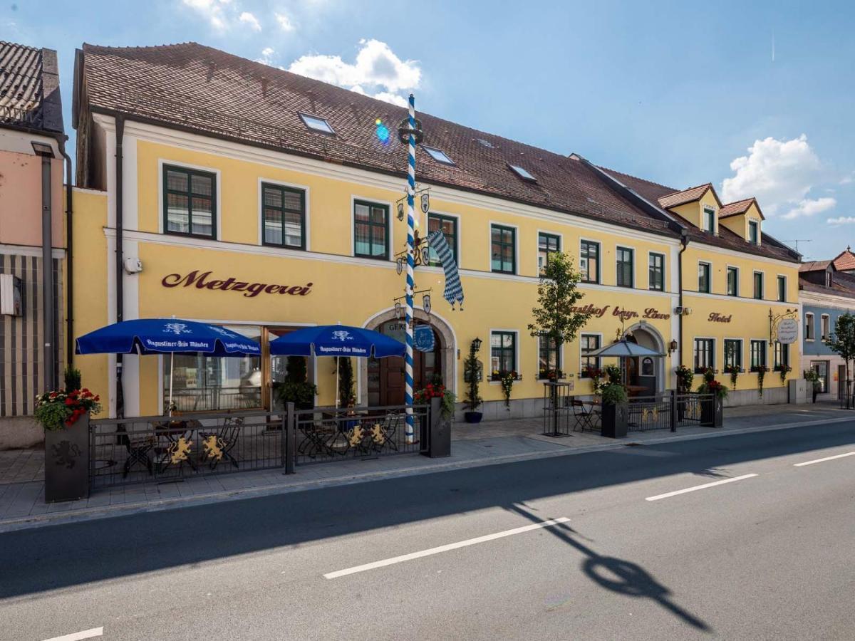 Hotel Bayrischer Loewe Osterhofen Buitenkant foto