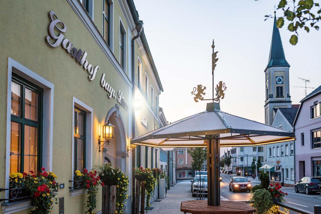Hotel Bayrischer Loewe Osterhofen Buitenkant foto