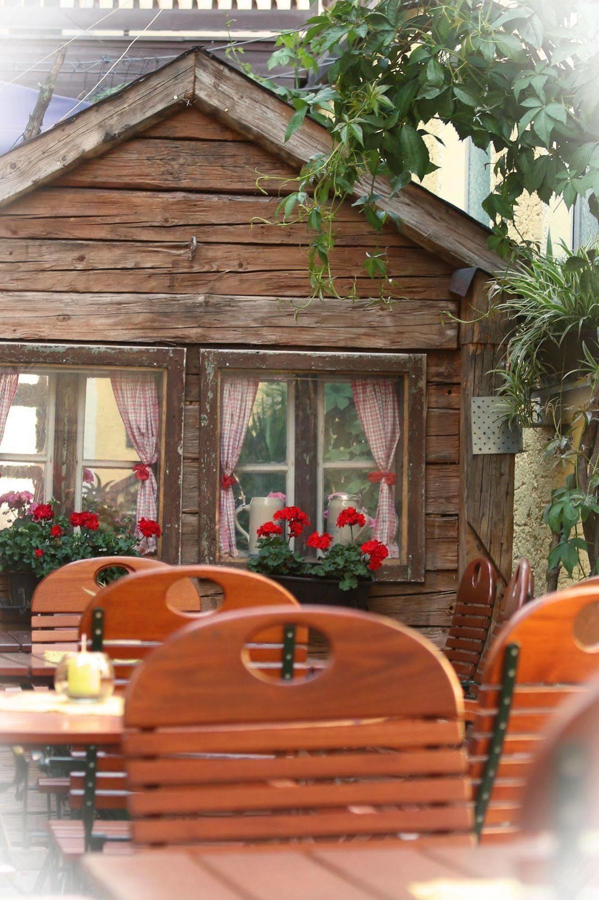 Hotel Bayrischer Loewe Osterhofen Buitenkant foto