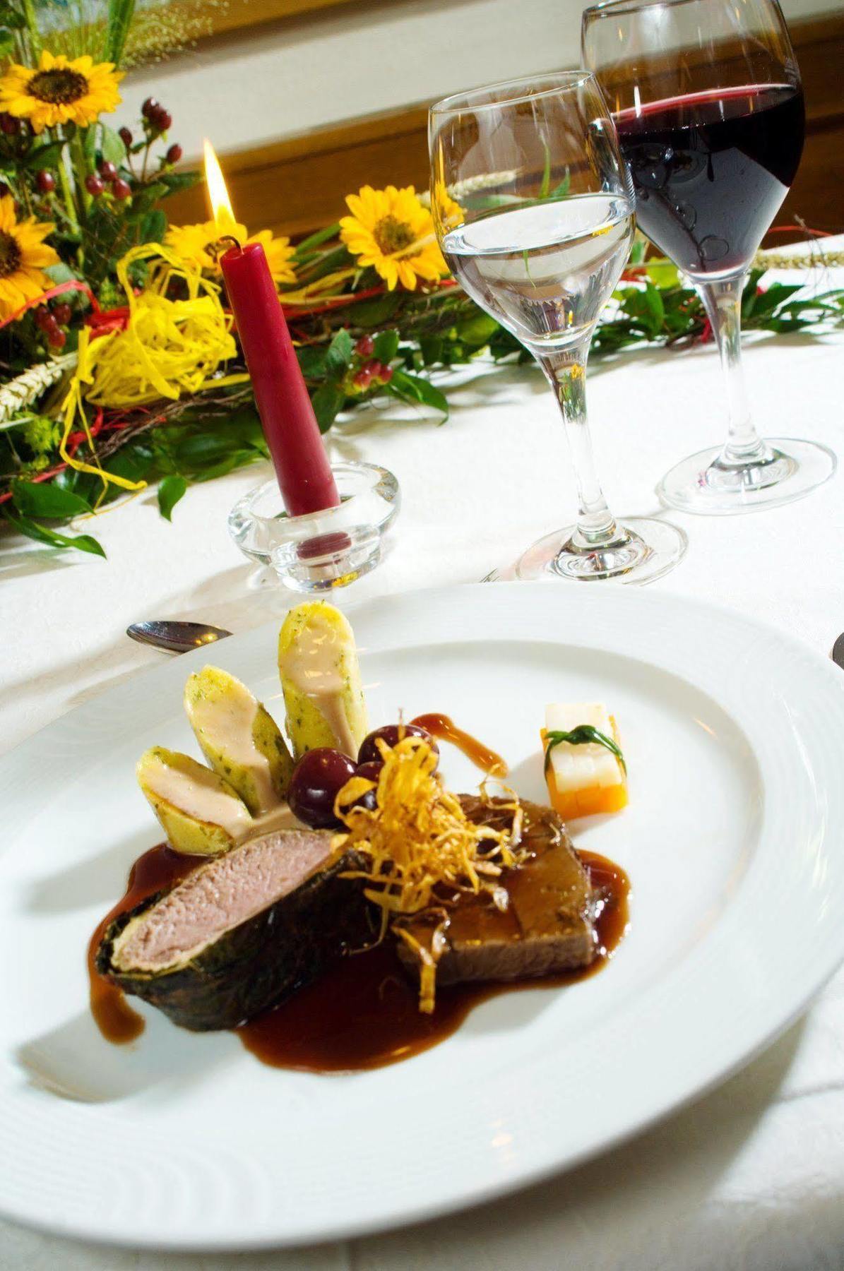 Hotel Bayrischer Loewe Osterhofen Buitenkant foto