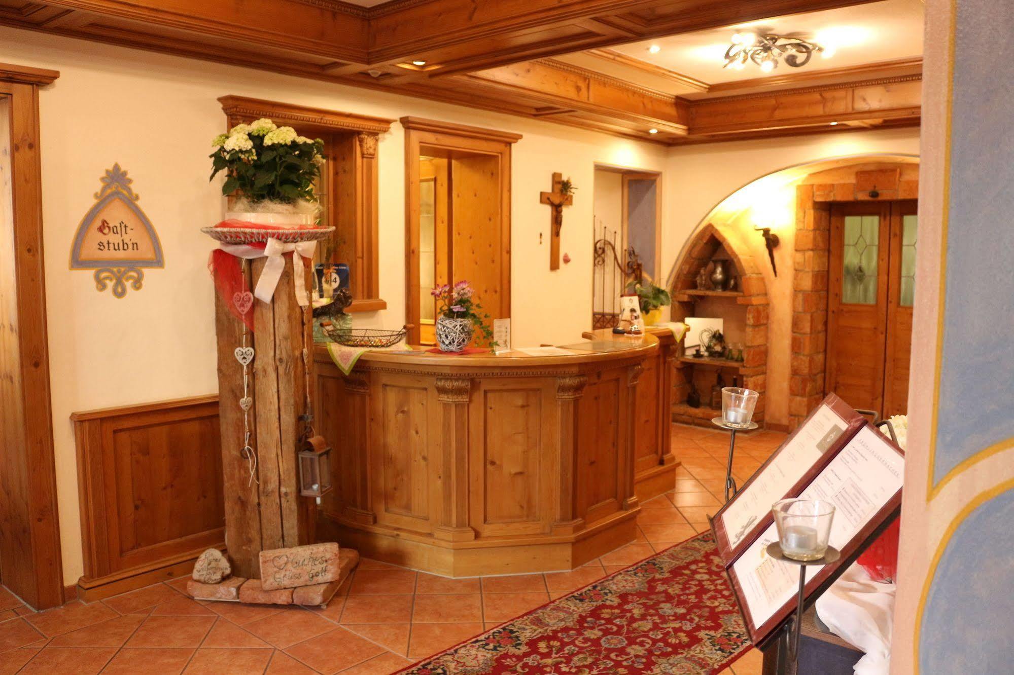 Hotel Bayrischer Loewe Osterhofen Buitenkant foto